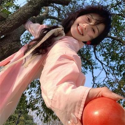年轻女子